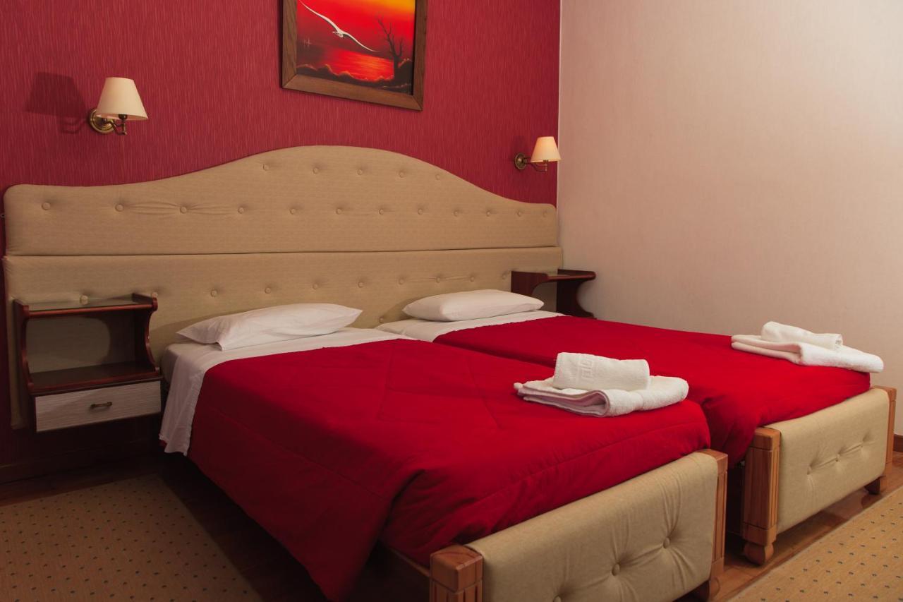 ニドリ Yannis Bed & Breakfast エクステリア 写真